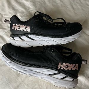Hoka Clifton 6 in Black